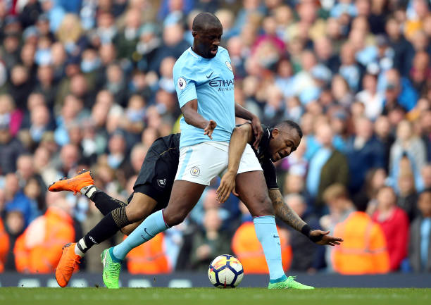 轻松愉快的 轻松愉快的